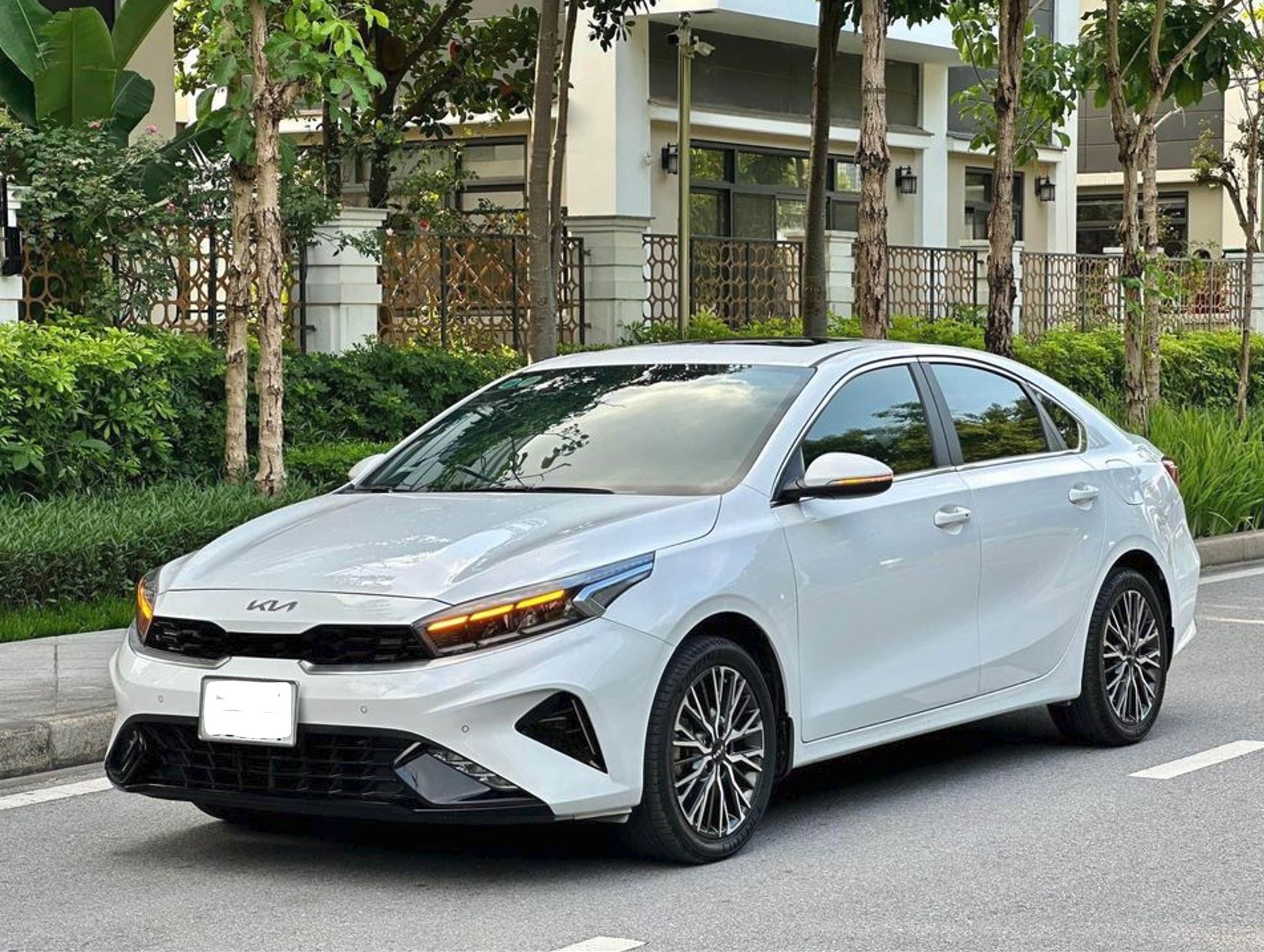 Cho thuê xe 4 chỗ tự lái Kia Cerato K3 1 Cho Thue Xe Kia K3 Co Lai Theo Thang 1